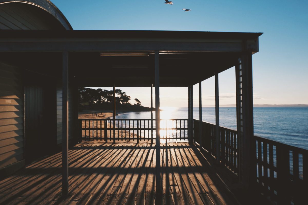 海边小屋日落
