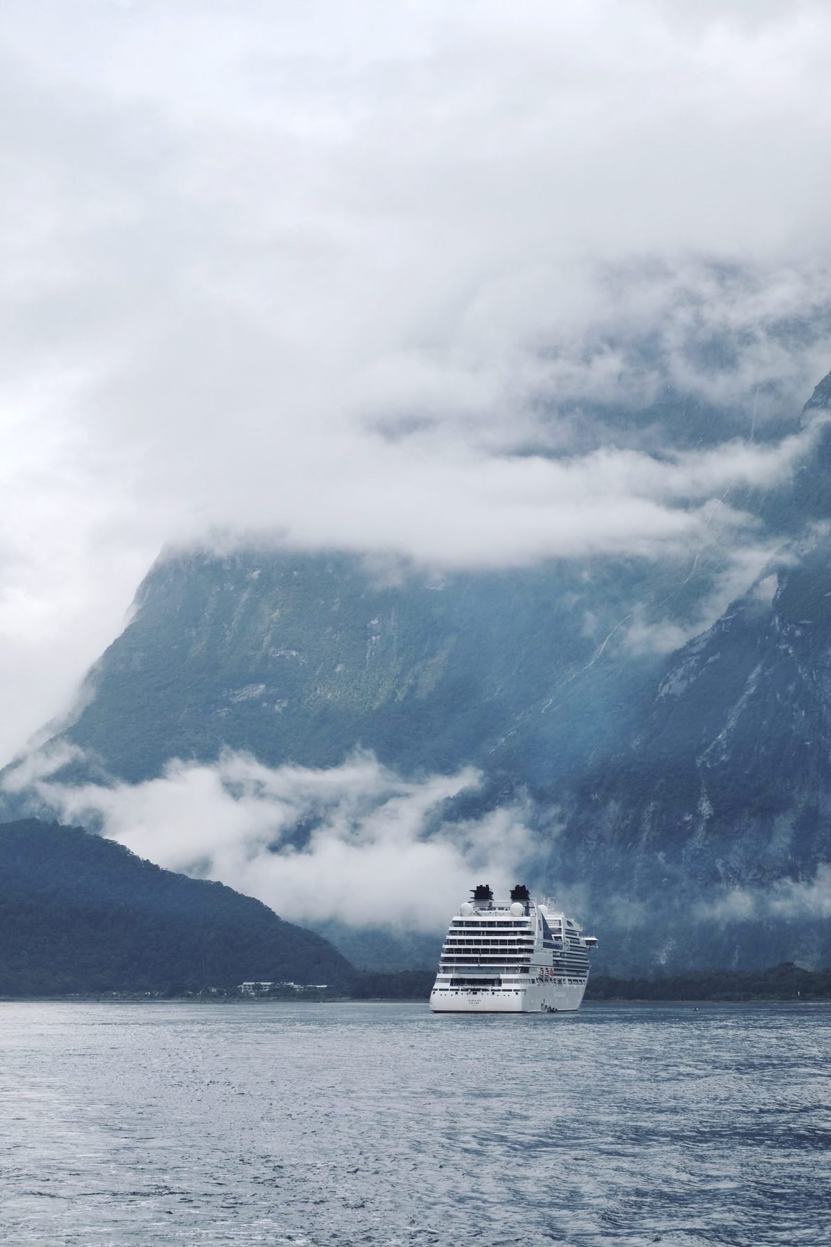 云雾缭绕Milford Sound
